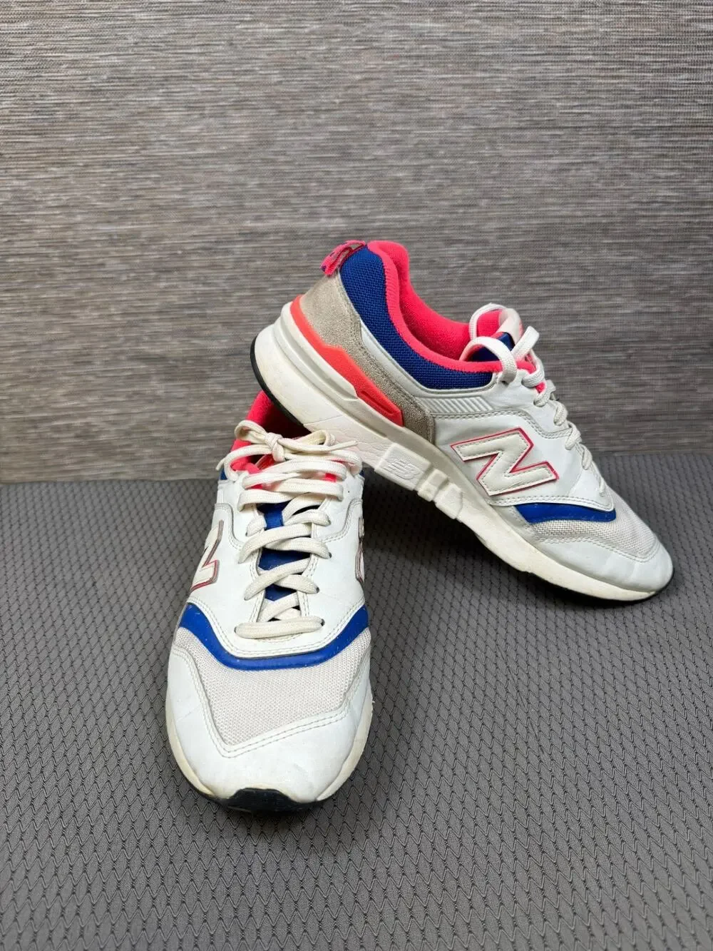 New Balance 997H Sneakers Mens 9.5D White Pink Blue Retro Lifestyle CM997HAJ